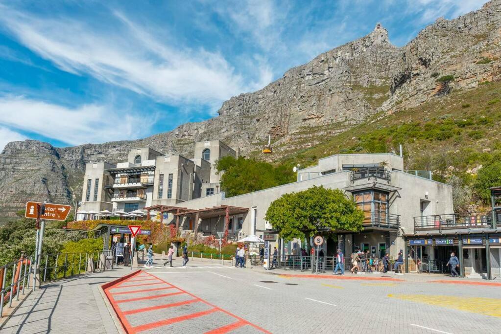 Central Modern City Escape Apartment! Cape Town Exterior photo